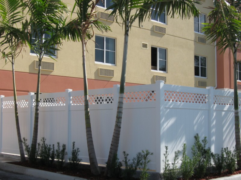 PVC fence with decorative lattice top