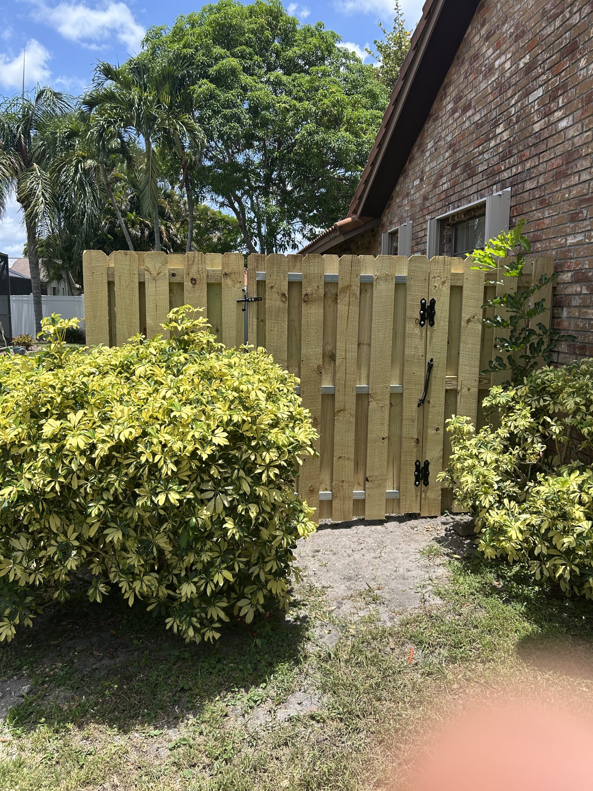 Shadowbox wood fence installation in Fort Lauderdale near me for backyard privacy, airflow, curb appeal, and residential wood gates